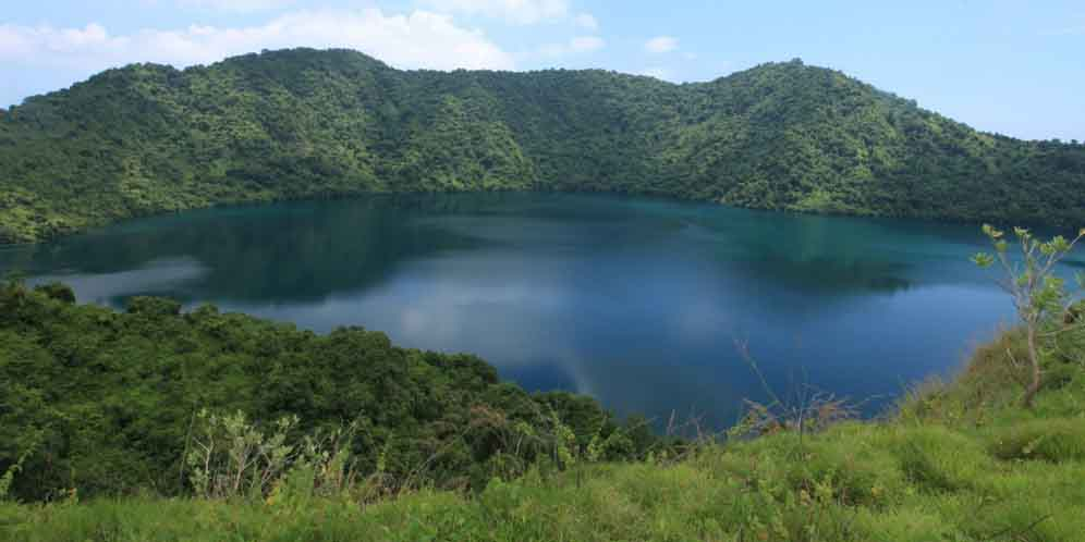 Menguak Misteri Danau  Air  Asin Satonda LAzone id